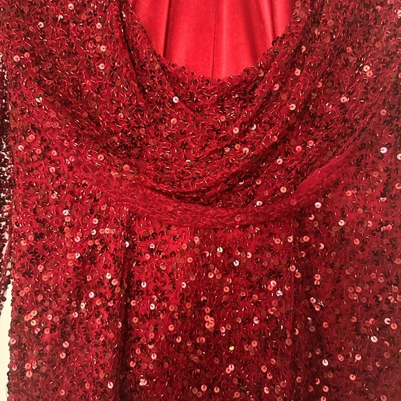 Pisarro Nights Dresses - Picture 4 of 7